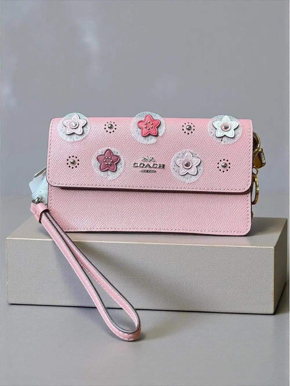Coach CrossGrain Leather Foldover Wristlet Daisy Applique